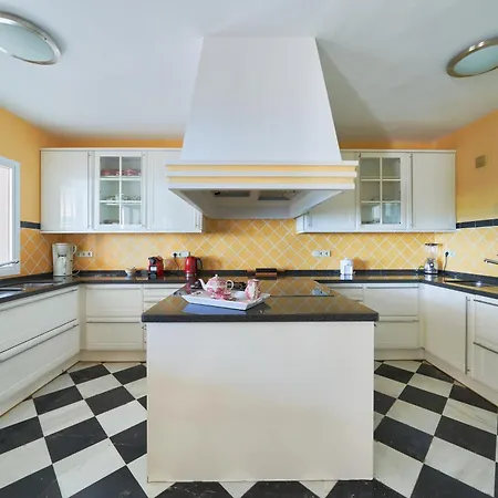 Luxurious By The Sea 别墅 埃斯特波纳