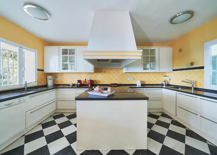 Luxurious By The Sea Villa Estepona