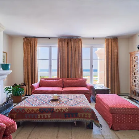 Вилла Luxurious By The Sea