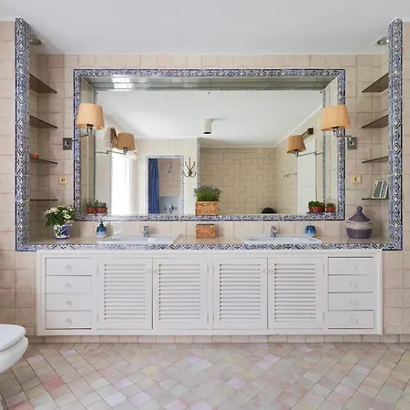 Вилла Luxurious By The Sea Эстепона