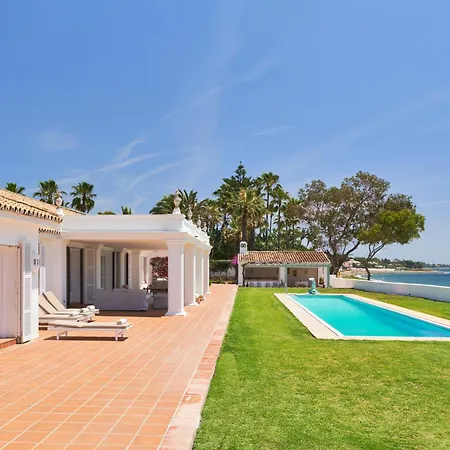 Вилла Luxurious By The Sea *